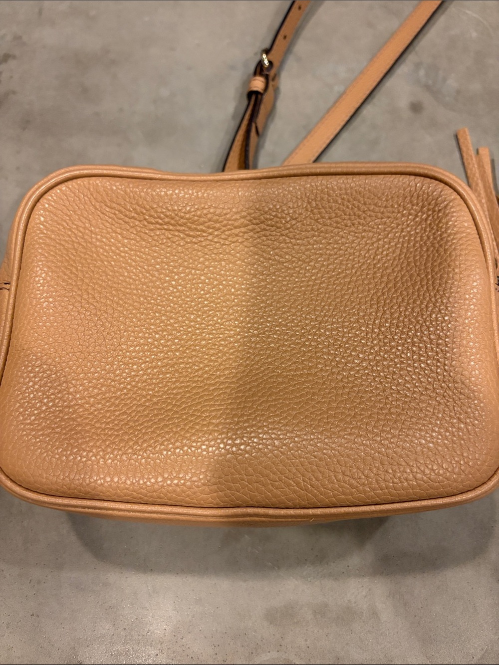 Gucci Tan Pebbled Leather Soho Disco Crossbody with Tassel - Picture 4 of 7